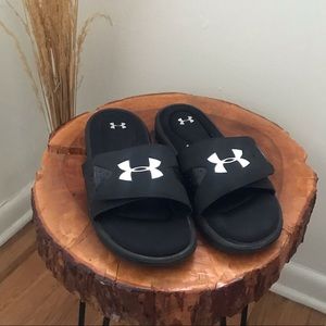 Under Armour athletic slippers/slides